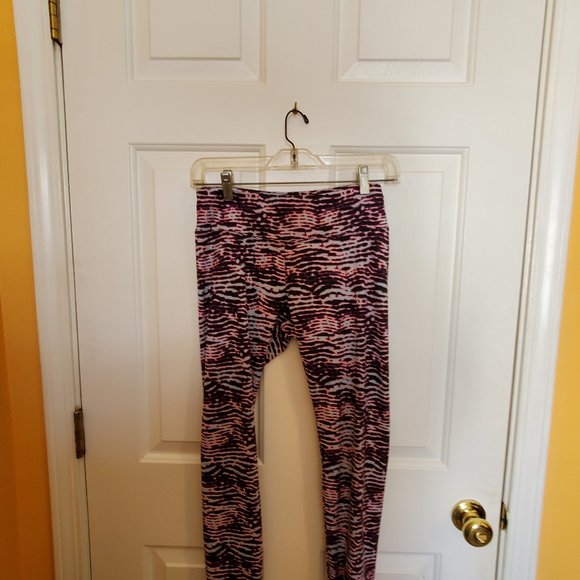 BALANCED COLLECTION Activewear Leggings - Picture 3 of 3